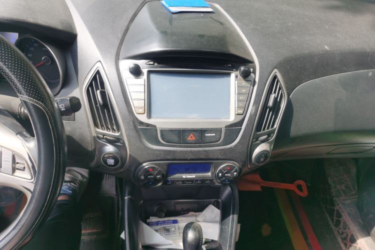Used Hyundai ix35 2013 2.0L Automatic 4x4 Intelligent GLS China IV Standard Audio And AC Panel