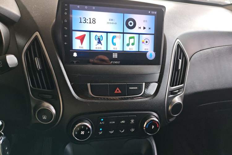 Used Hyundai ix35 2013 2.0L Automatic 2WD Comfort GL China IV Standard Audio And AC Panel