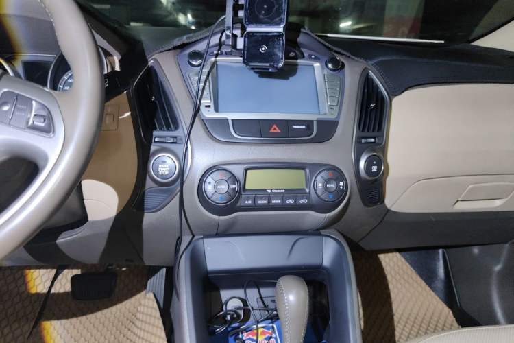 Used Hyundai ix35 2013 2.0L Automatic Two-Wheel Drive Smart GLS China V Standard Audio And AC Panel