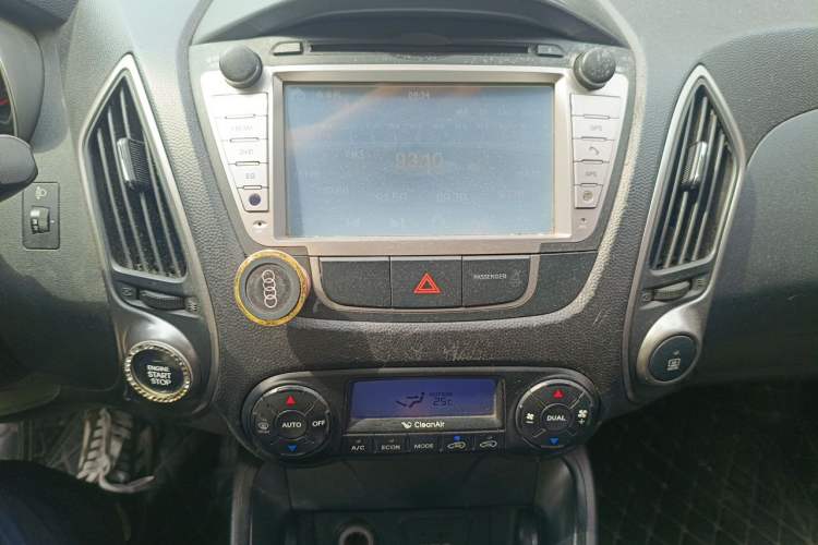 Used Hyundai ix35 2013 2.0L Automatic Two-Wheel Drive Smart GLS China IV Standard Audio And AC Panel