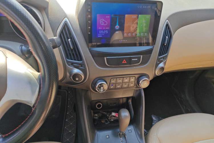 Used Hyundai ix35 2013 2.0L Automatic 2WD Comfort GL China IV Standard Audio And AC Panel