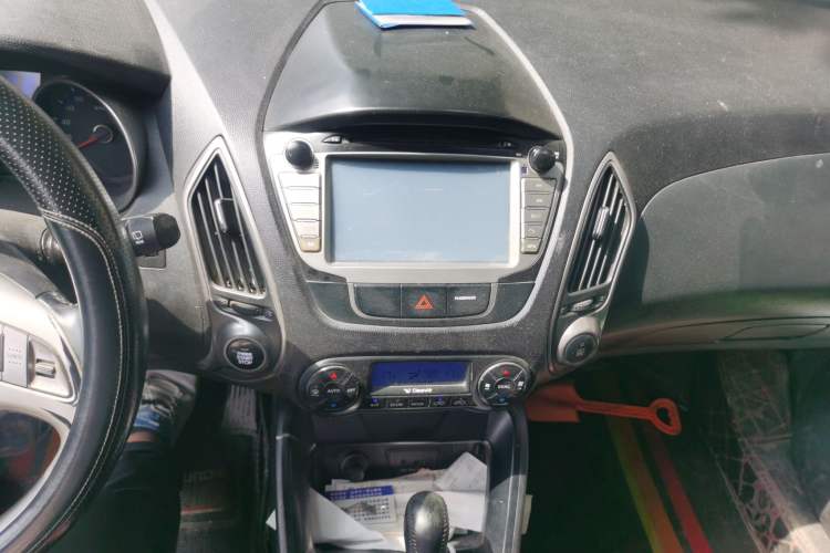 Used Hyundai ix35 2013 2.0L Automatic 4x4 Intelligent GLS China IV Standard Audio And AC Panel