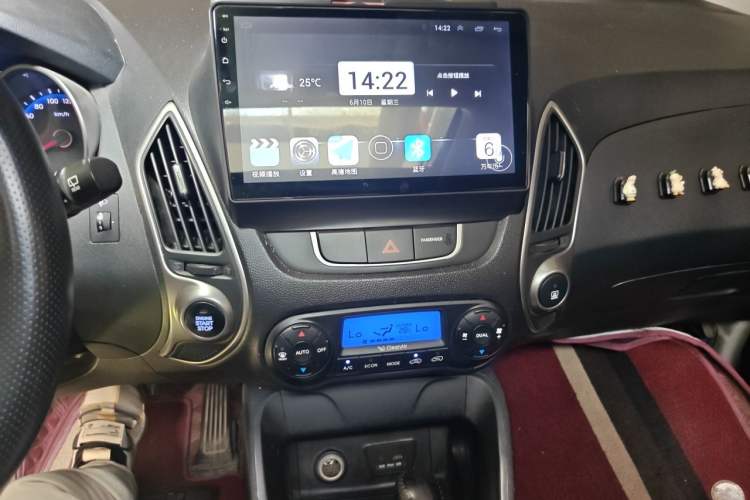 Used Hyundai ix35 2013 2.0L Automatic Two-Wheel Drive Smart GLS China V Standard Audio And AC Panel