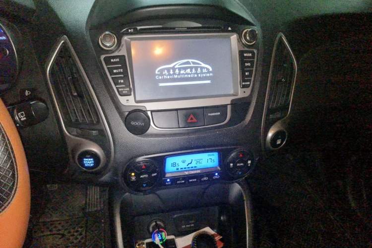 Used Hyundai ix35 2013 2.0L Automatic Two-Wheel Drive Smart GLS China V Standard Audio And AC Panel