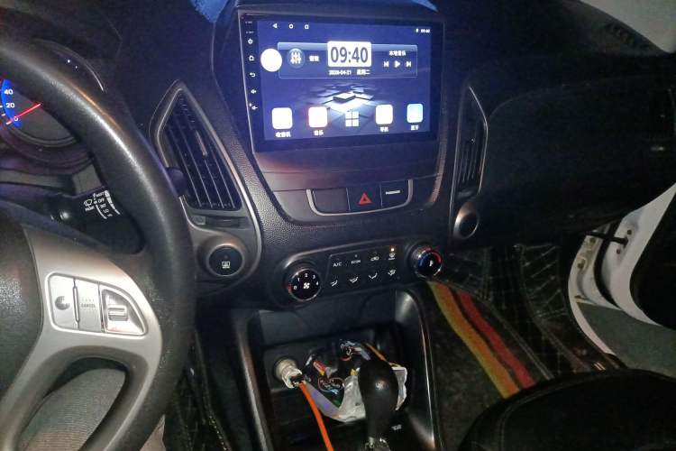 Used Hyundai ix35 2013 2.0L Automatic 2WD Comfort GL China IV Standard Audio And AC Panel