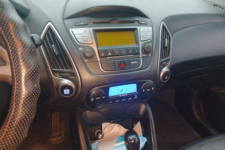 Used Hyundai ix35 2013 2.0L Automatic Two-Wheel Drive Smart GLS China IV Standard Audio And AC Panel