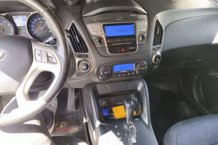 Used Hyundai ix35 2013 2.0L Automatic Two-Wheel Drive Smart GLS China V Standard Audio And AC Panel