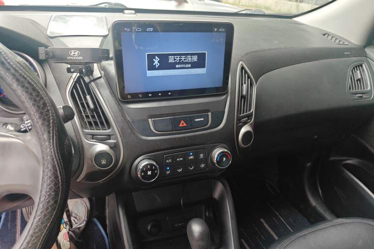 Used Hyundai ix35 2013 2.0L Automatic 2WD Comfort GL China IV Standard Audio And AC Panel