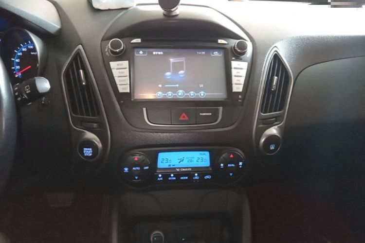 Used Hyundai ix35 2013 2.0L Automatic Two-Wheel Drive Smart GLS China V Standard Audio And AC Panel