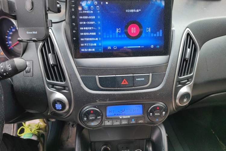 Used Hyundai ix35 2013 2.0L Automatic 2WD Comfort GL China IV Standard Audio And AC Panel