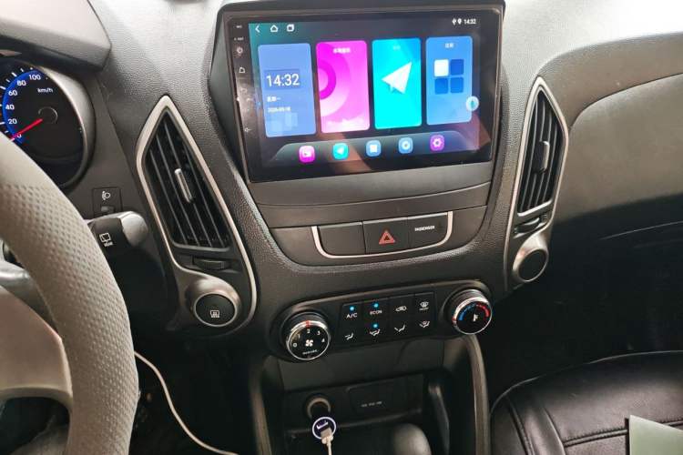 Used Hyundai ix35 2013 2.0L Automatic 2WD Comfort GL China IV Standard Audio And AC Panel