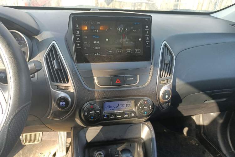 Used Hyundai ix35 2013 2.0L Automatic Two-Wheel Drive Smart GLS China IV Standard Audio And AC Panel