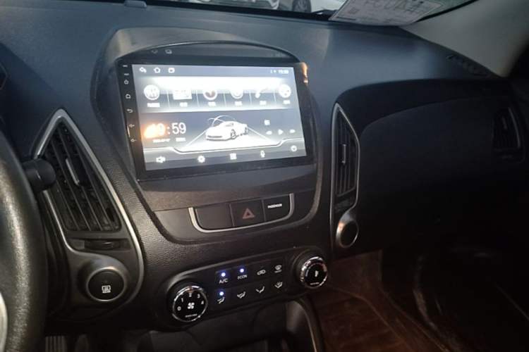 Used Hyundai ix35 2013 2.0L Automatic 2WD Comfort GL China IV Standard Audio And AC Panel