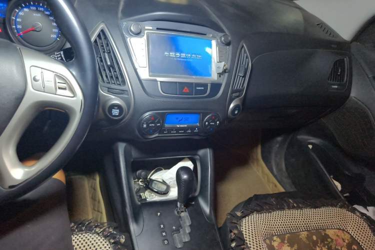 Used Hyundai ix35 2013 2.0L Automatic Two-Wheel Drive Smart GLS China V Standard Audio And AC Panel