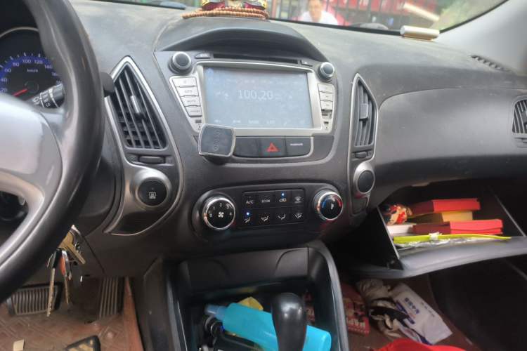 Used Hyundai ix35 2013 2.0L Automatic 2WD Comfort GL China IV Standard Audio And AC Panel