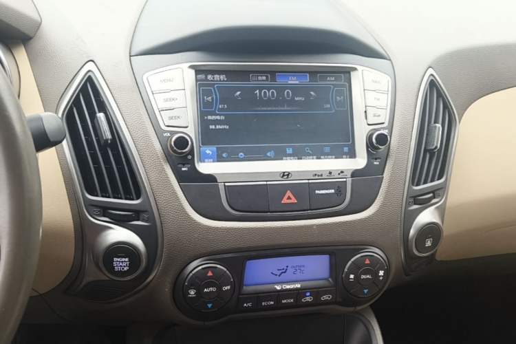 Used Hyundai ix35 2013 2.0L Automatic Two-Wheel Drive Smart GLS China V Standard Audio And AC Panel