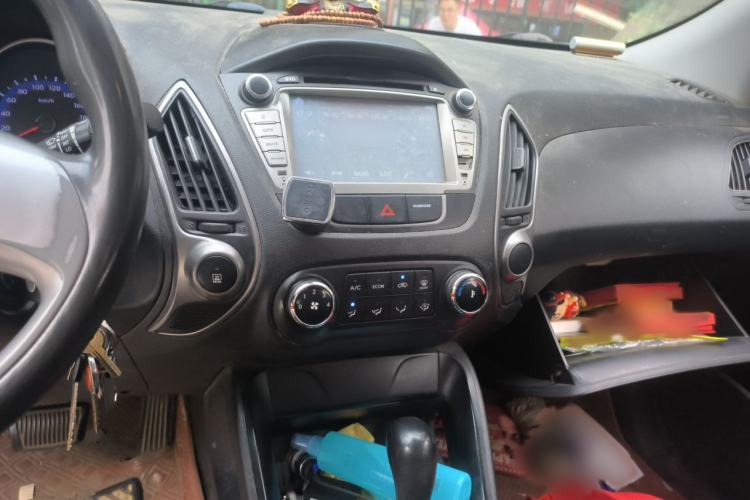 Used Hyundai ix35 2013 2.0L Automatic 2WD Comfort GL China IV Standard Audio And AC Panel