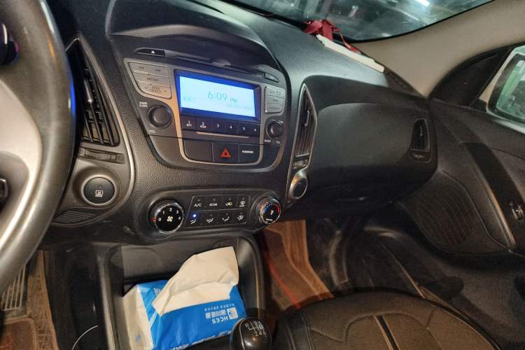 Used Hyundai ix35 2013 2.0L Manual 2WD Comfort GL China IV Standard Audio And AC Panel