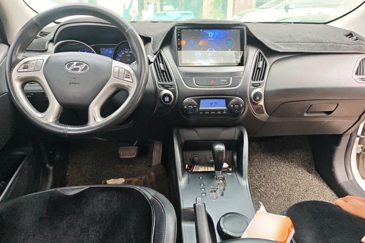 Used Hyundai ix35 2013 2.0L Automatic Two-Wheel Drive Smart GLS China V Standard Center Console