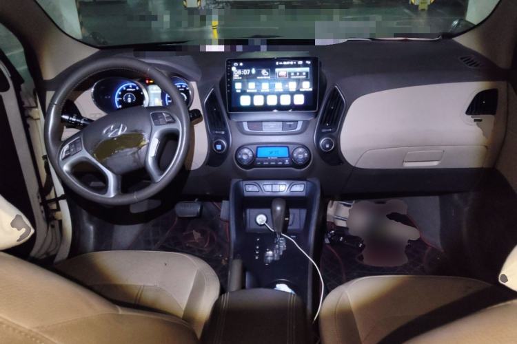 Used Hyundai ix35 2013 2.0L Automatic Two-Wheel Drive Leading GLX China IV Standard Center Console