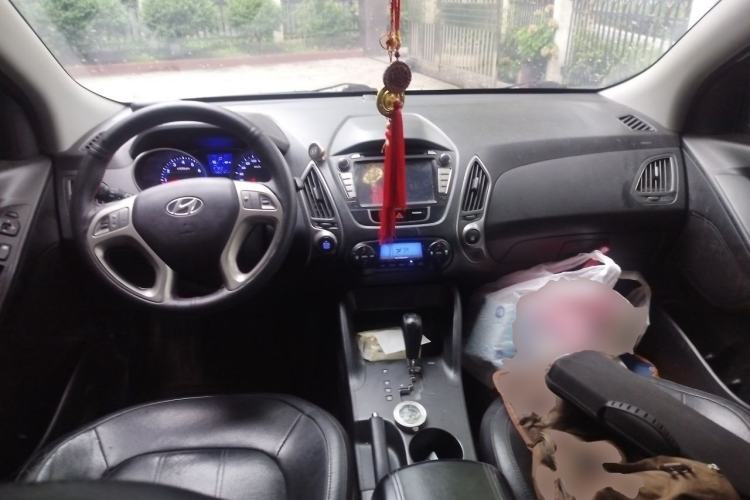 Used Hyundai ix35 2013 2.0L Automatic Two-Wheel Drive Smart GLS China IV Standard Center Console