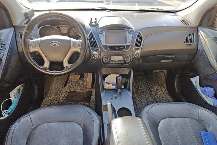 Used Hyundai ix35 2013 2.0L Automatic Two-Wheel Drive Smart GLS China IV Standard Center Console