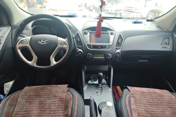 Used Hyundai ix35 2013 2.0L Automatic Two-Wheel Drive Smart GLS China IV Standard Center Console