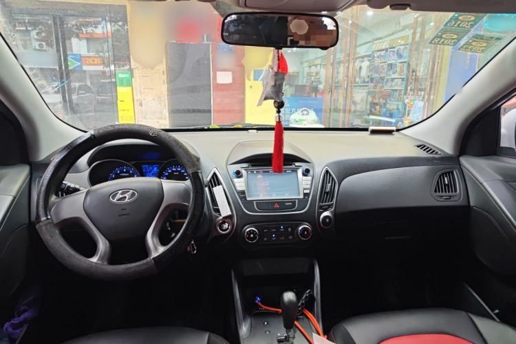 Used Hyundai ix35 2013 2.0L Automatic 2WD Comfort GL China IV Standard Center Console