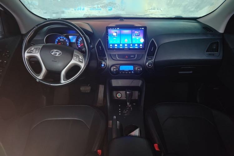 Used Hyundai ix35 2013 2.0L Automatic Two-Wheel Drive Smart GLS China IV Standard Center Console