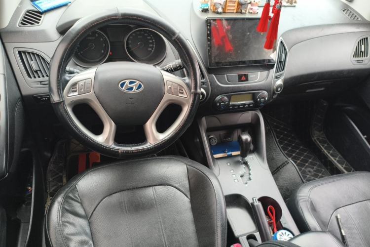 Used Hyundai ix35 2013 2.0L Automatic Two-Wheel Drive Smart GLS China IV Standard Center Console