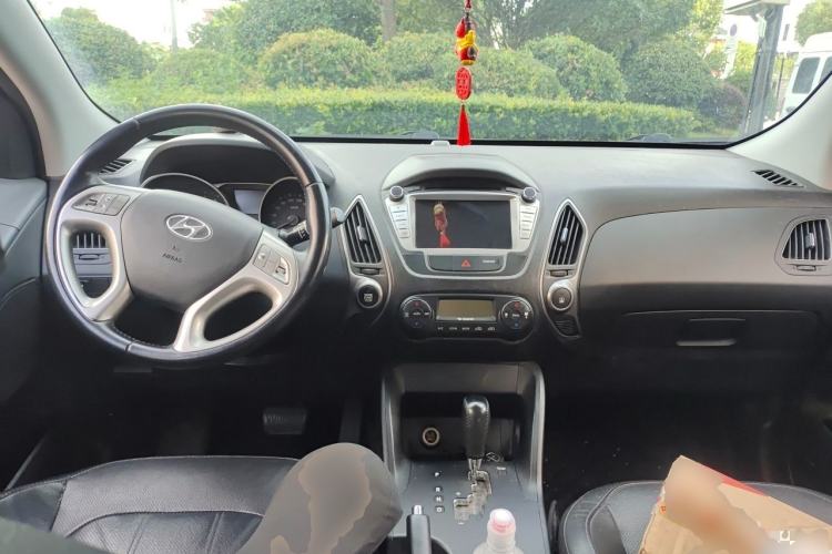 Used Hyundai ix35 2013 2.0L Automatic Two-Wheel Drive Smart GLS China V Standard Center Console