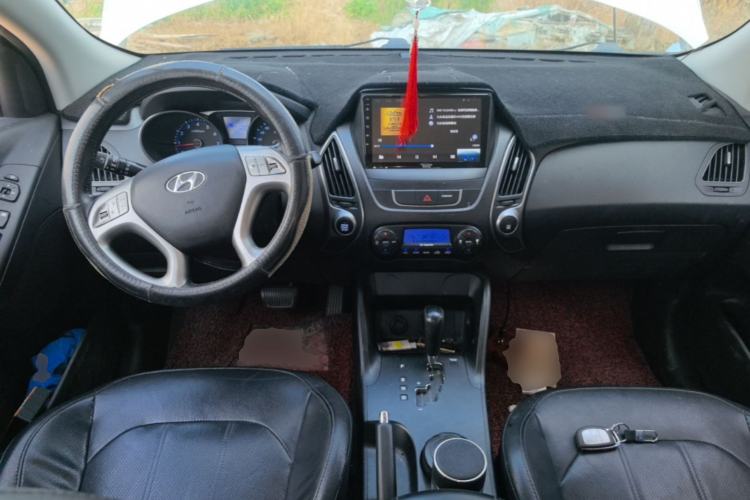 Used Hyundai ix35 2013 2.0L Automatic Two-Wheel Drive Smart GLS China IV Standard Center Console