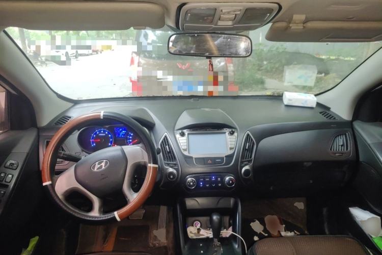Used Hyundai ix35 2013 2.0L Automatic 2WD Comfort GL China IV Standard Center Console