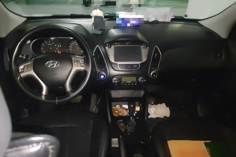 Used Hyundai ix35 2013 2.0L Automatic Two-Wheel Drive Smart GLS China IV Standard Center Console