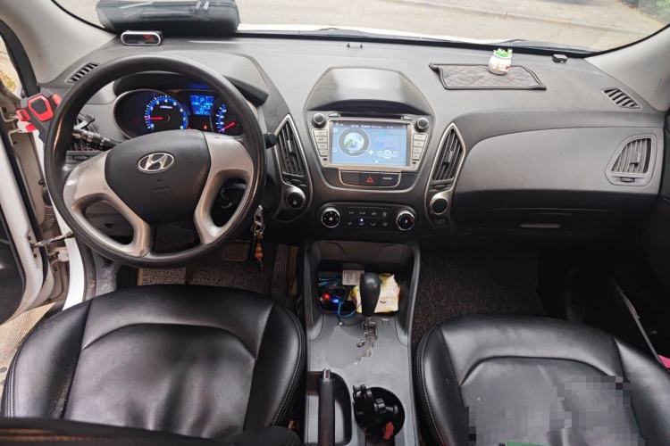 Used Hyundai ix35 2013 2.0L Automatic Two-Wheel Drive Comfort GL China V Standard Center Console