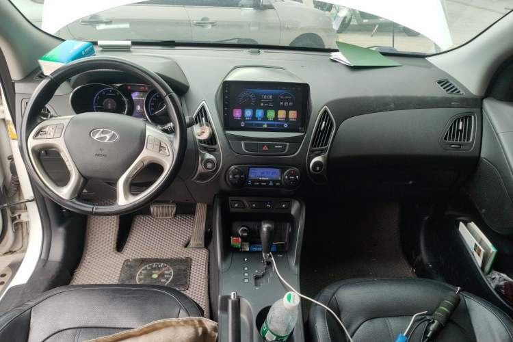 Used Hyundai ix35 2013 2.0L Automatic Two-Wheel Drive Leading GLX China IV Standard Center Console