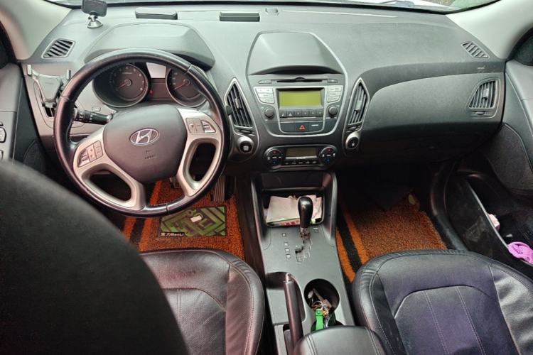 Used Hyundai ix35 2013 2.0L Automatic Two-Wheel Drive Smart GLS China V Standard Center Console