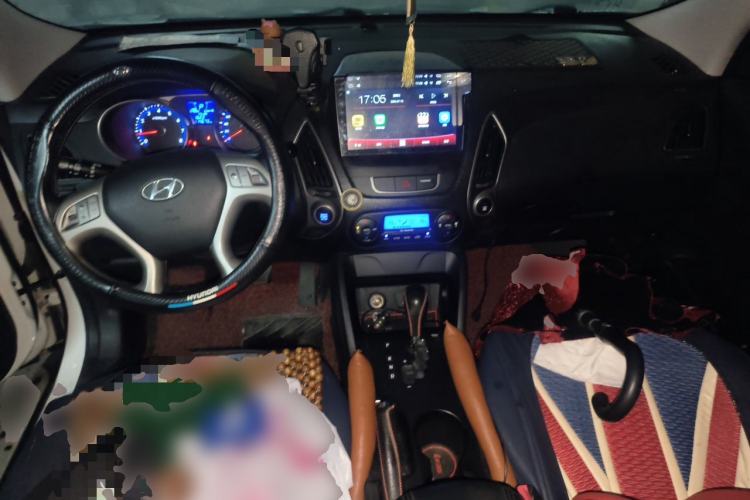 Used Hyundai ix35 2013 2.0L Automatic Two-Wheel Drive Smart GLS China IV Standard Center Console