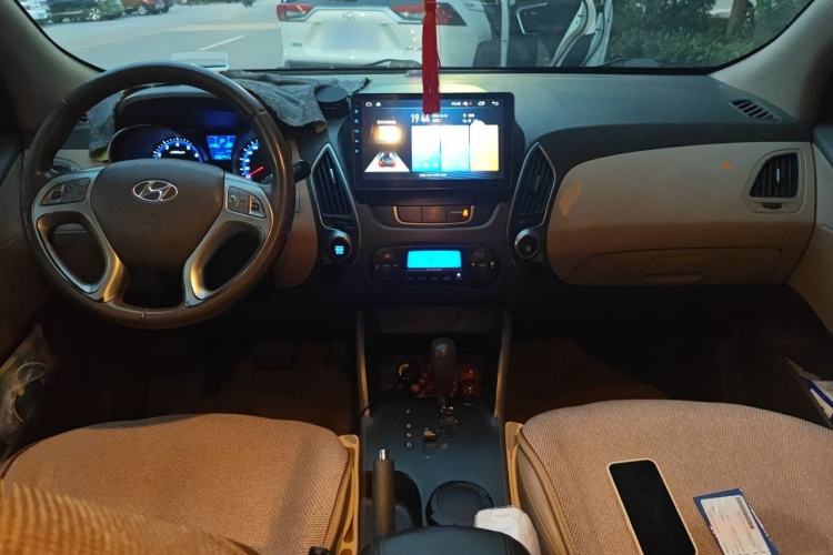 Used Hyundai ix35 2013 2.0L Automatic Two-Wheel Drive Smart GLS China IV Standard Center Console