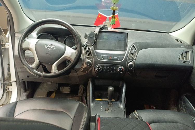 Used Hyundai ix35 2013 2.0L Automatic 2WD Comfort GL China IV Standard Center Console