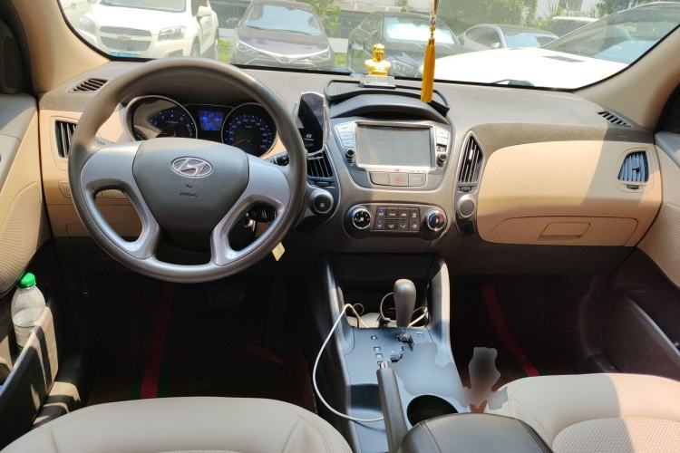 Used Hyundai ix35 2013 2.0L Automatic 2WD Comfort GL China IV Standard Center Console