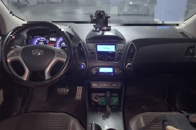 Used Hyundai ix35 2013 2.4L Automatic Two-Wheel Drive Leading GLX China V Standard Center Console