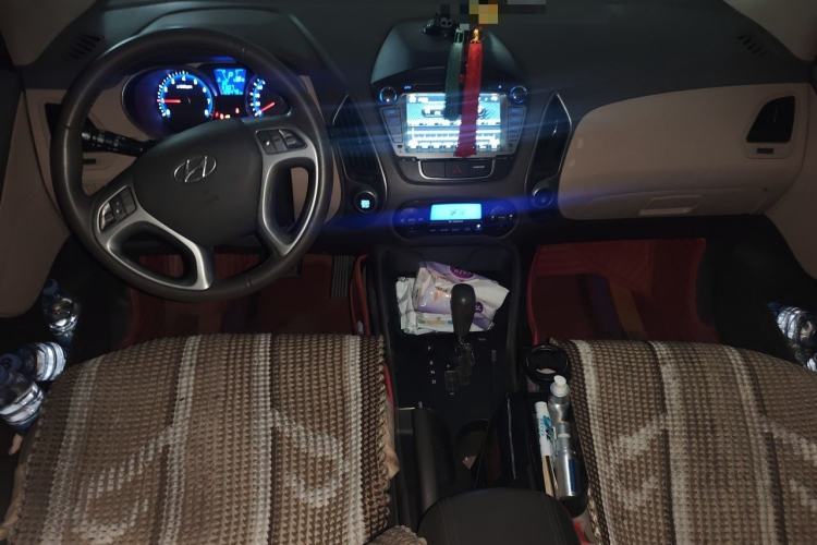 Used Hyundai ix35 2013 2.0L Automatic Two-Wheel Drive Smart GLS China IV Standard Center Console