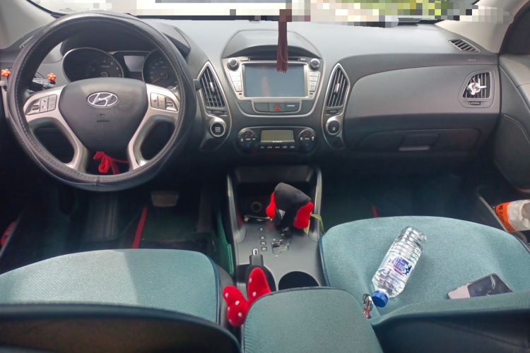 Used Hyundai ix35 2013 2.0L Automatic Two-Wheel Drive Smart GLS China IV Standard Center Console