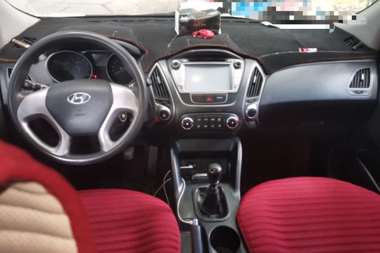 Used Hyundai ix35 2013 2.0L Manual 2WD Comfort GL China IV Standard Center Console