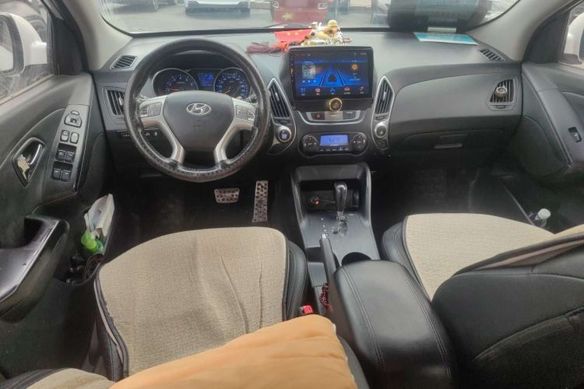 Used Hyundai ix35 2013 2.0L Automatic 4x4 Intelligent GLS China IV Standard Center Console