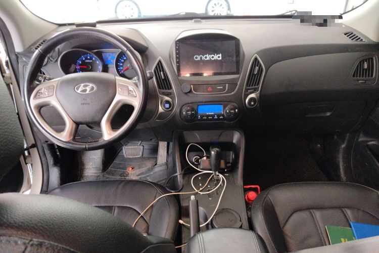 Used Hyundai ix35 2013 2.0L Automatic Two-Wheel Drive Smart GLS China IV Standard Center Console