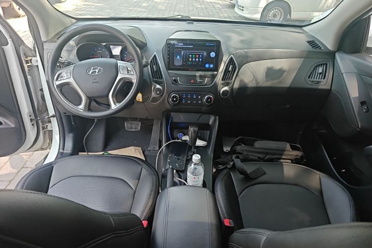 Used Hyundai ix35 2013 2.0L Automatic Two-Wheel Drive Comfort GL China V Standard Center Console
