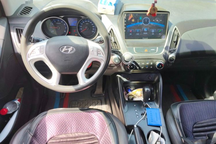 Used Hyundai ix35 2013 2.0L Automatic 2WD Comfort GL China IV Standard Center Console