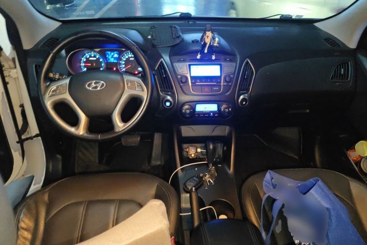 Used Hyundai ix35 2013 2.0L Automatic Two-Wheel Drive Smart GLS China IV Standard Center Console